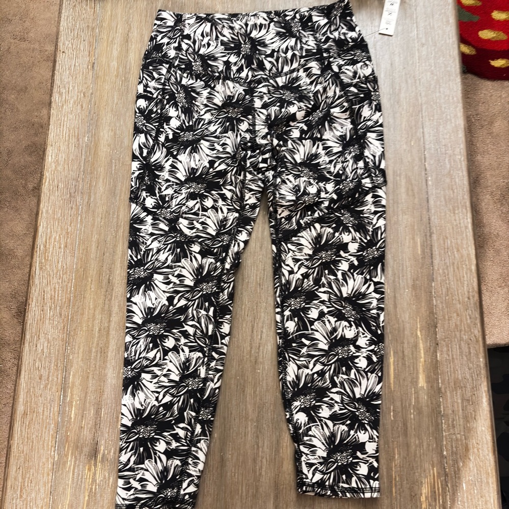 EVCR Black and White Floral Print Leggings (Mia)